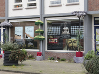 907855 Gezicht op de winkelpui van de 'City Spa Bali' (Samuel van Houtenstraat 24-26) te Utrecht.